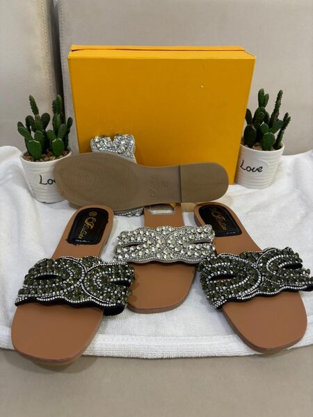 Sandales élégantes perlées