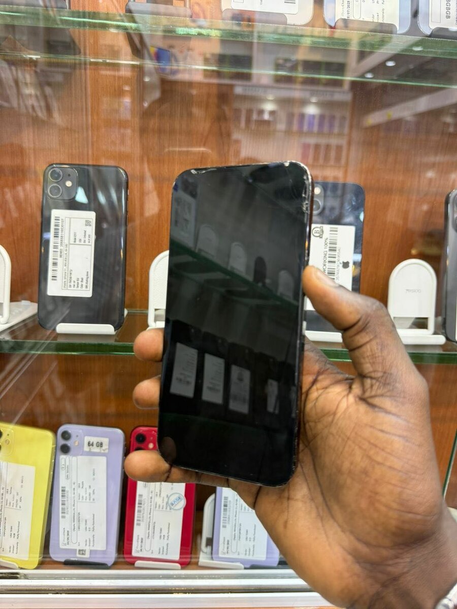 14promax 128g écran fissuré