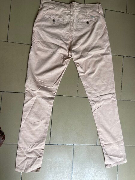 Pantalon chino beige homme élégant