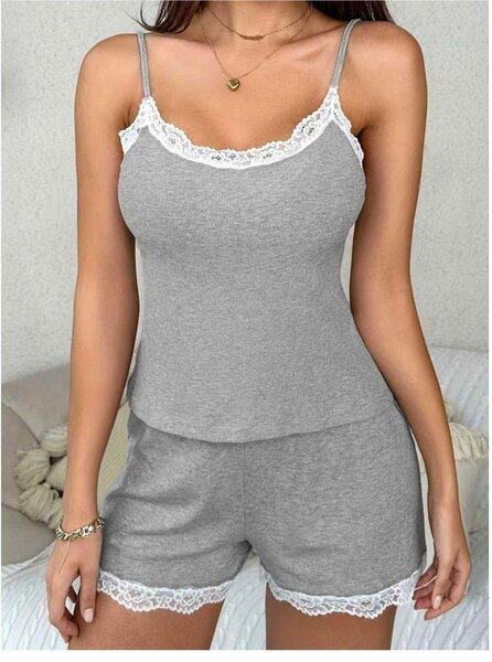 Pyjama doux en dentelle