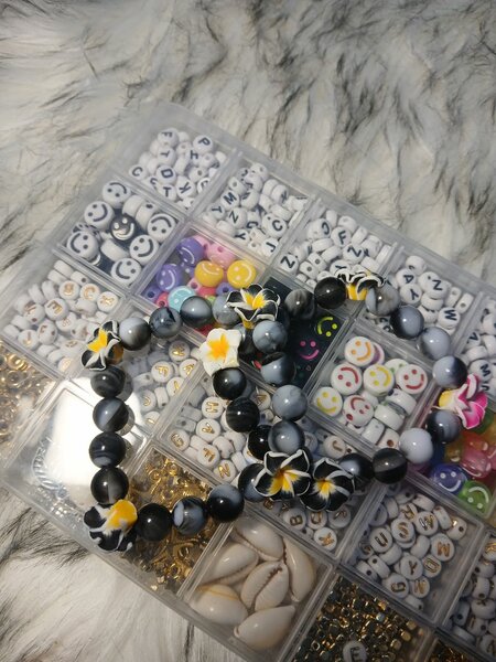 Bracelet perles en fleurs