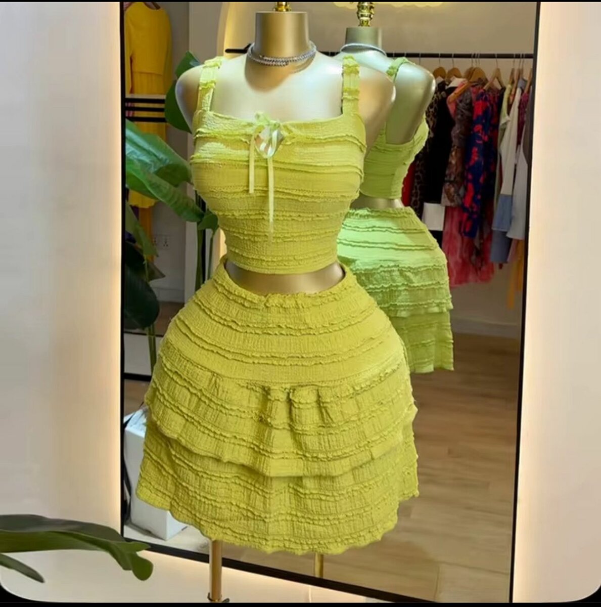 Robe courte à volants chic