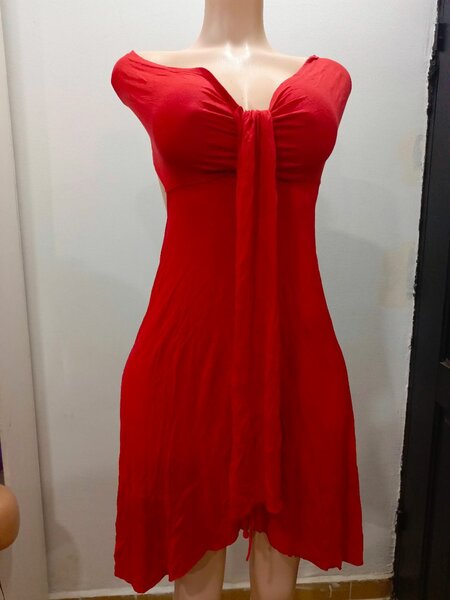 Robe Rouge Dos Nu Élégante