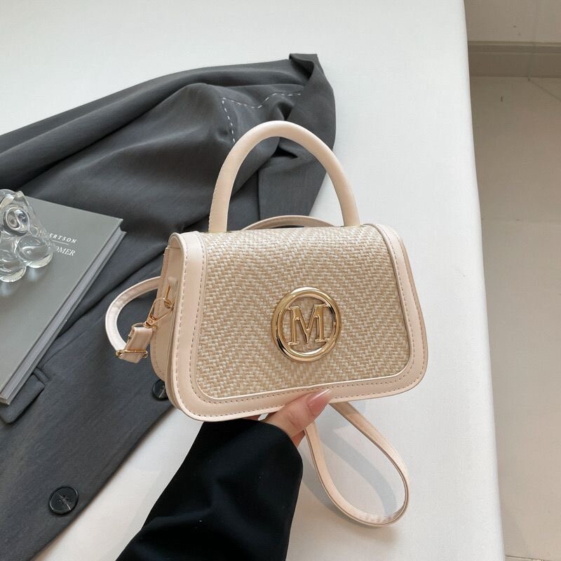 Sac bandoulière en raphia chic