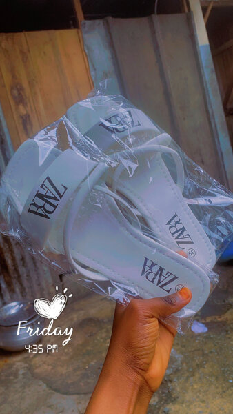 Sandales colorées et tendance