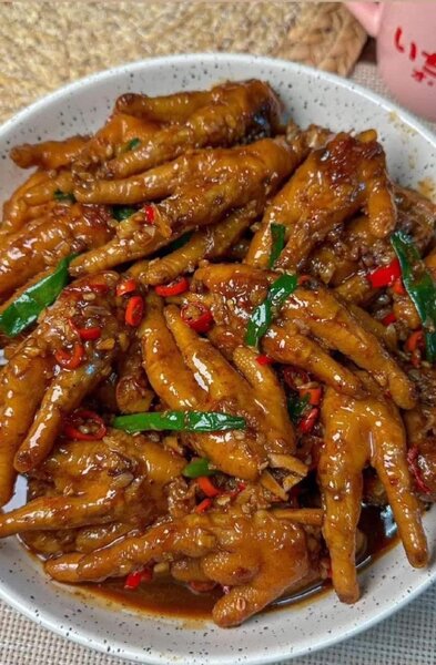 Pieds de poulet épicés et crep