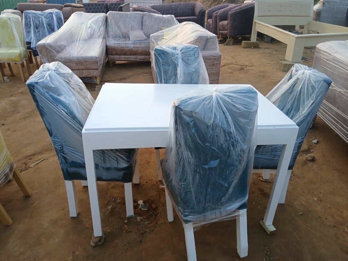 Table et chaises modernes