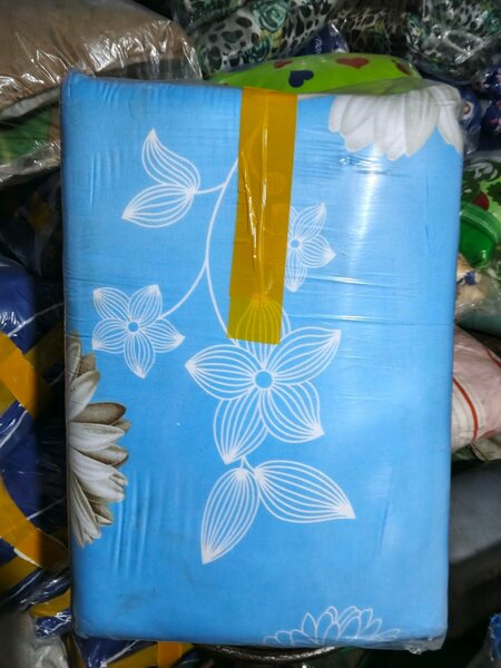 Drap fleuri en coton bleu