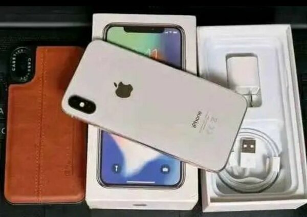 iPhone X avec coque en cuir