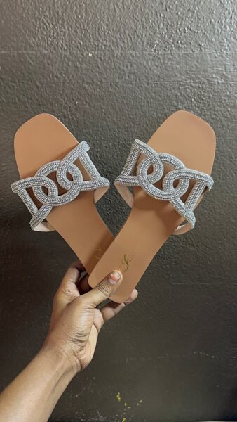 Sandales élégantes perlées