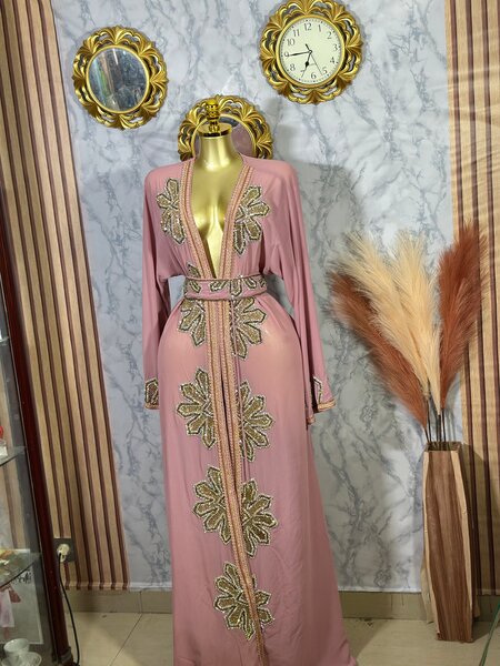Caftan Rose Élégant Brodé