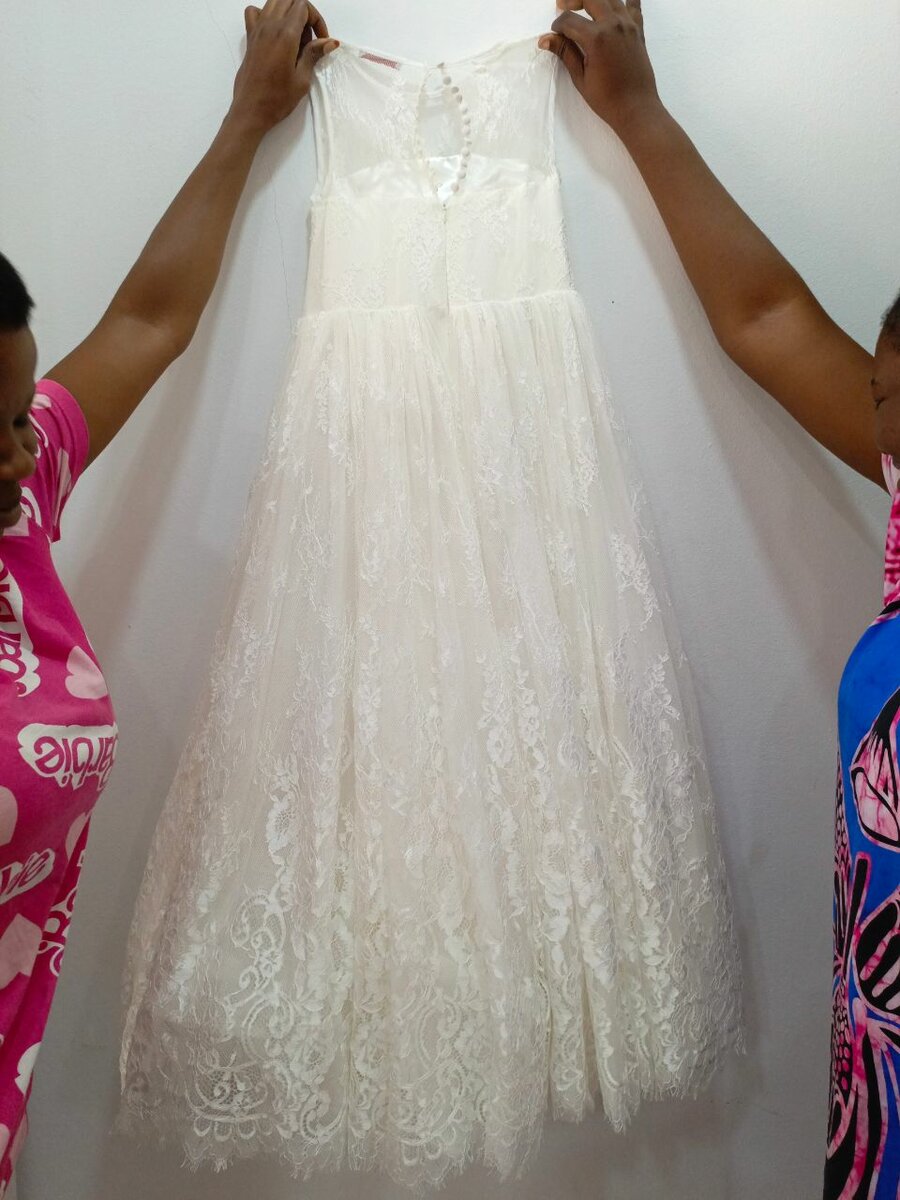 9/10 robe en dentelle élégante