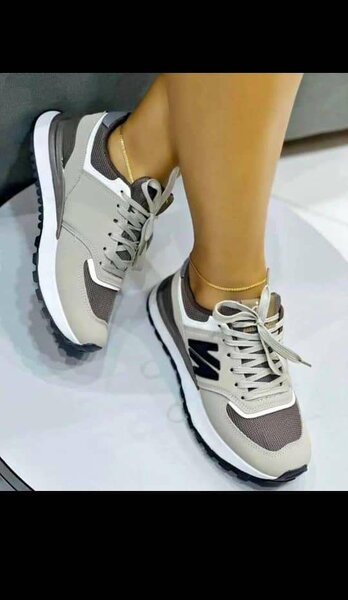 Ladies sneakers