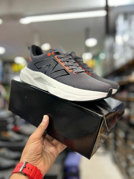 Chaussures de course homme grises