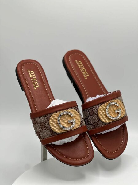 Gucci slippers