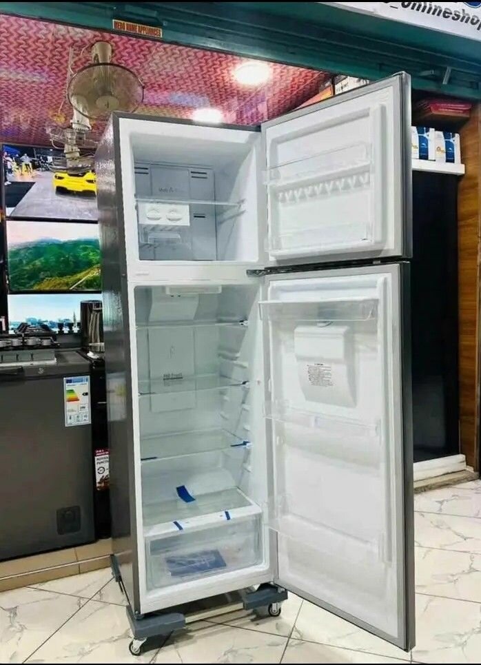 Réfrigérateur inox moderne