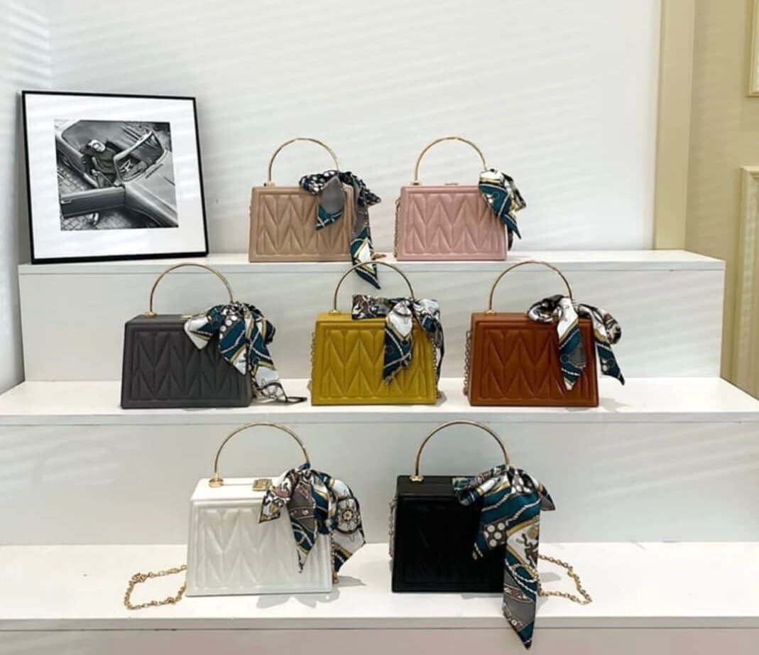 Simple and classy handheld bag