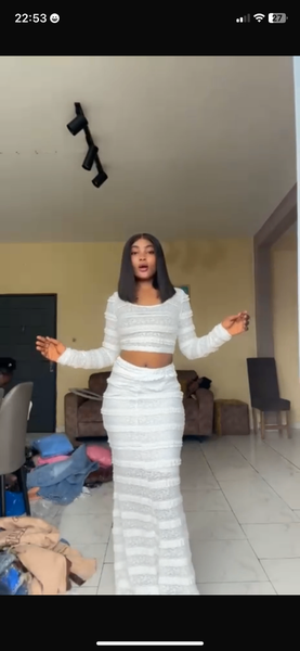 Robe longue en dentelle blanche