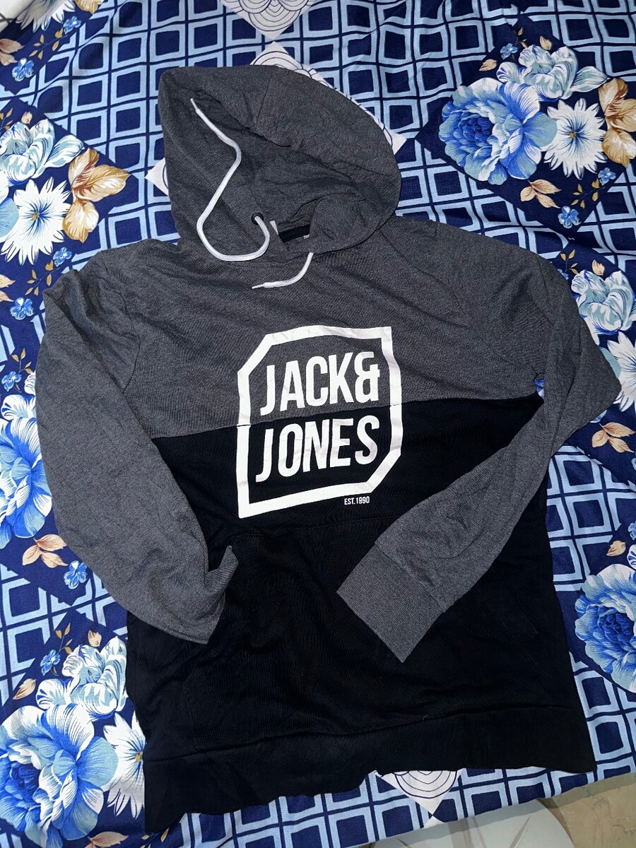 Pull over Jake&Jones