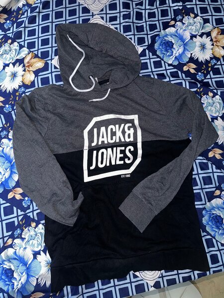 Pull over Jake&Jones