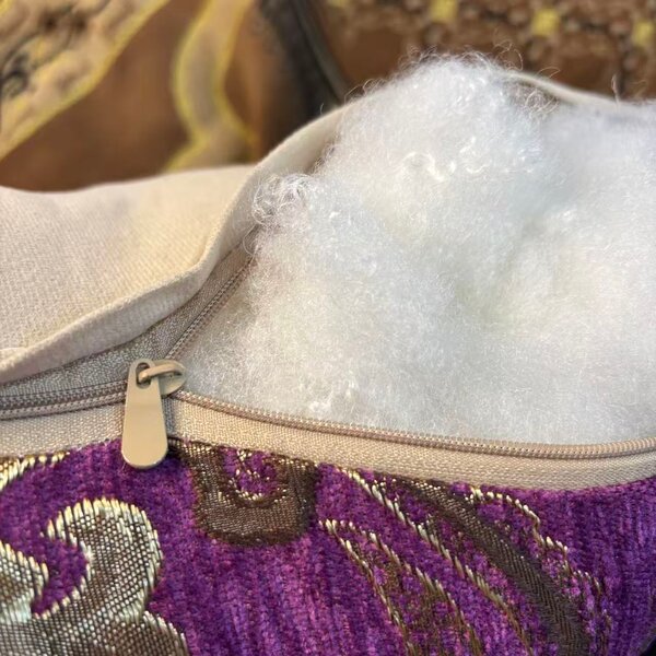 Coussin décoratif brocart violet