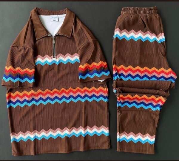 Tenue rétro à motifs colorés