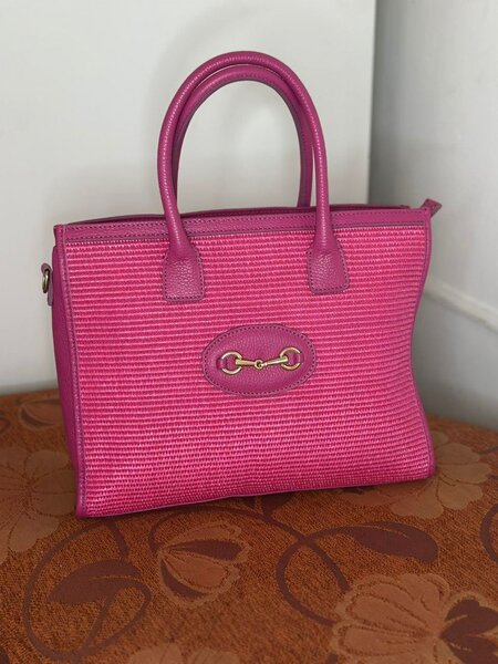 Sac à main rose élégant