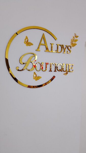 Décor mural en 3D doré