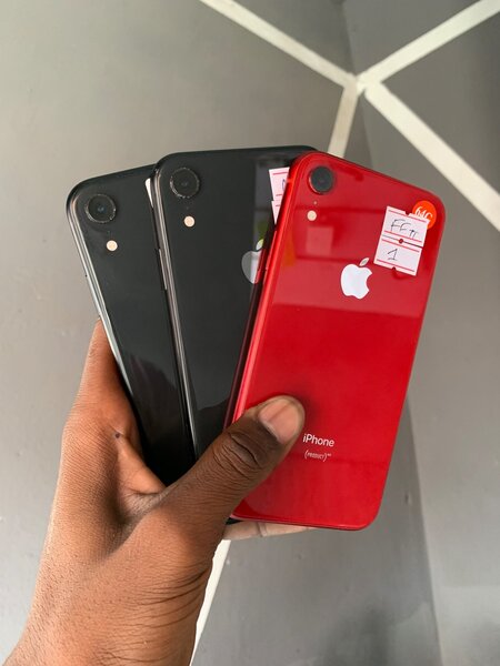 SWAPS AND TOP UPS ALLOWED  IPHONE XR  GOING AT k4599 STORAGE