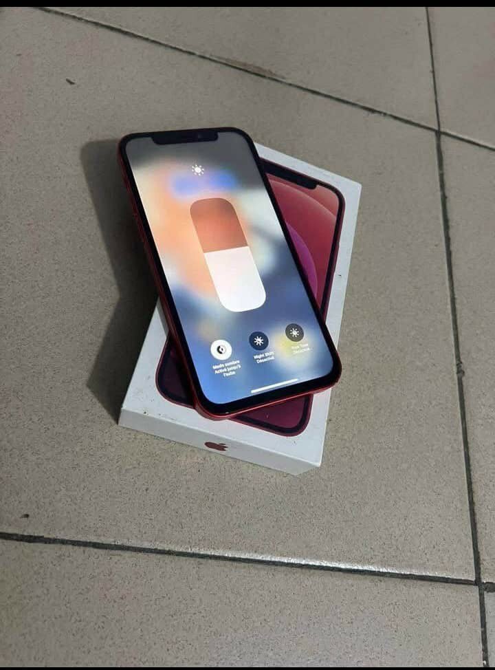 iPhone 12 simple Rouge Neuf