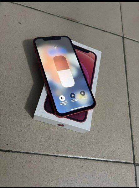 iPhone 12 simple Rouge Neuf