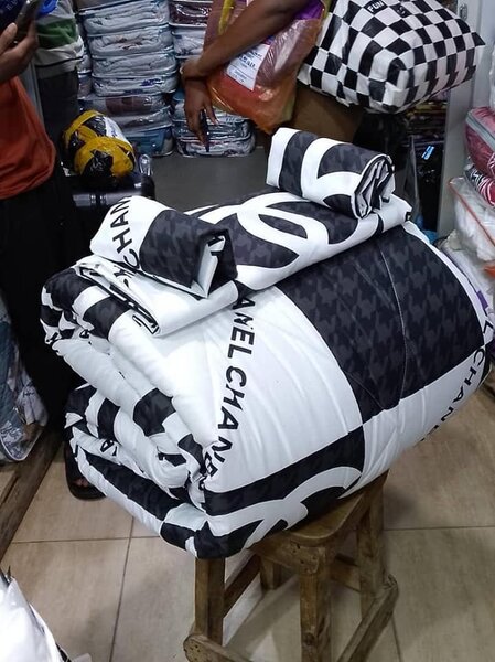 1 Duvet ,2 pillow cases and 1 flat sheet with print