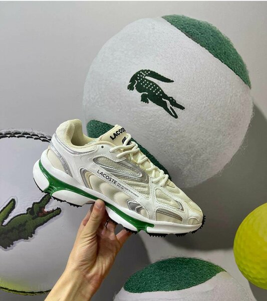 Chaussure lacoste livré dans le carton