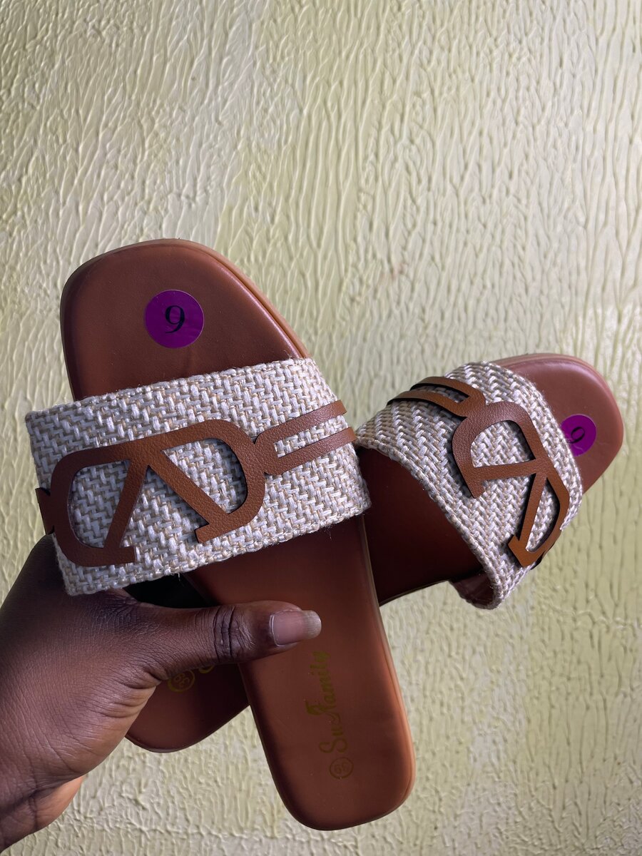 Slides en tissu élégant