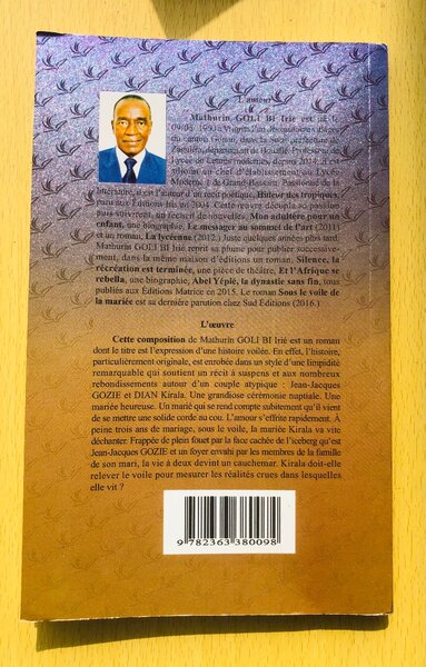 Sous le voile de la mariée