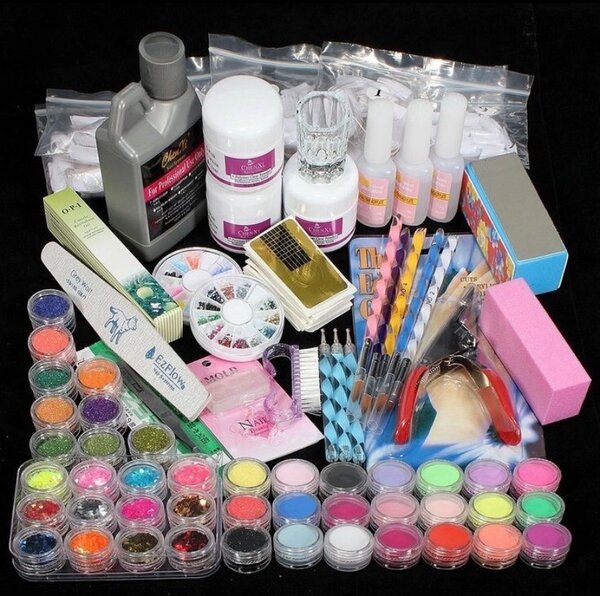 Nail set with UV lamp