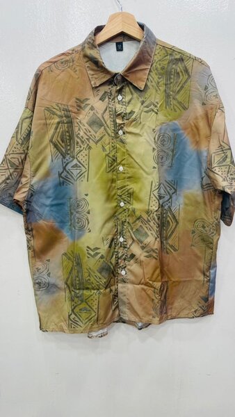 Chemise colorée à motifs