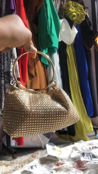 Sac à main doré tendance