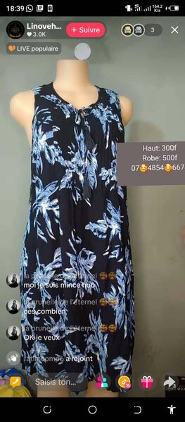 Robe bleue fleurie élégante