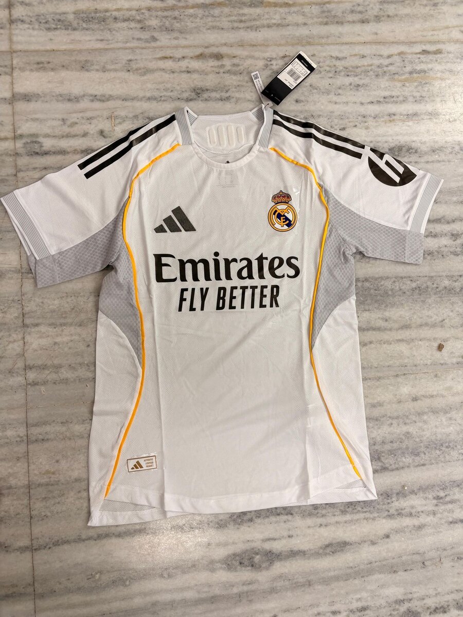 Maillot de football moderne