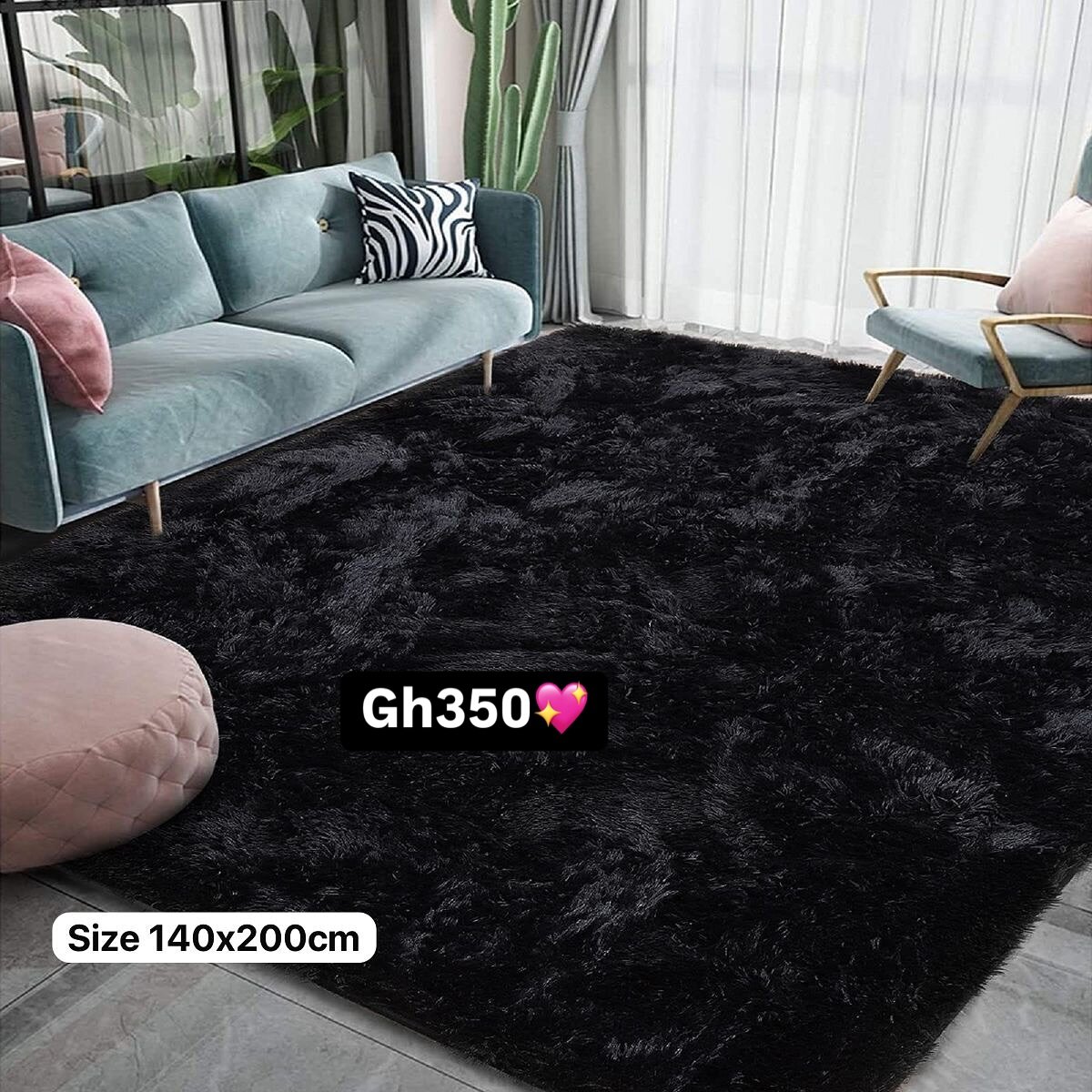Fluffy carpet black