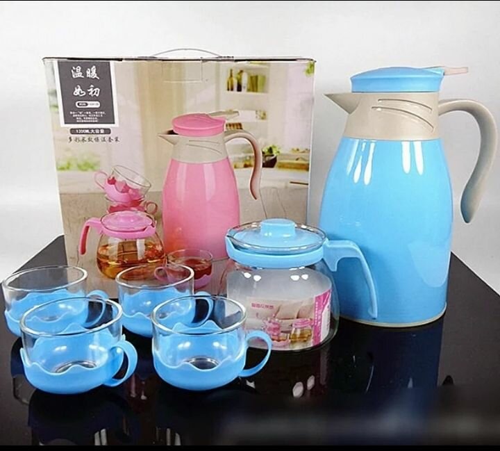 Set de théière et tasses colorées