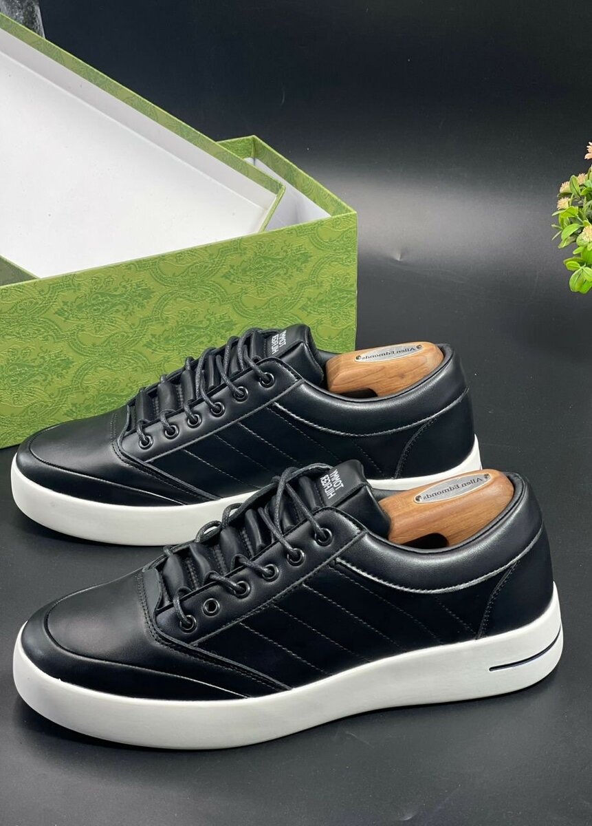 TOMMY HILFIGER BLACK AND WHITE