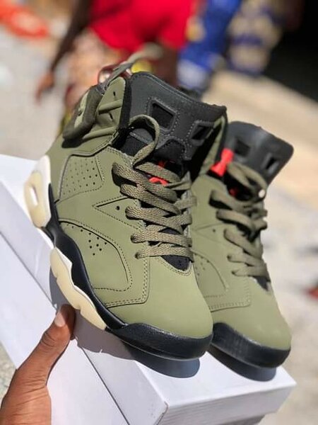 High-top sneakers are green Sizes:6-11