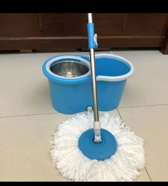 Serpillière rotative avec seau