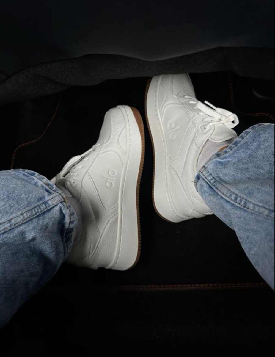 Кроссовки от бренда ALO