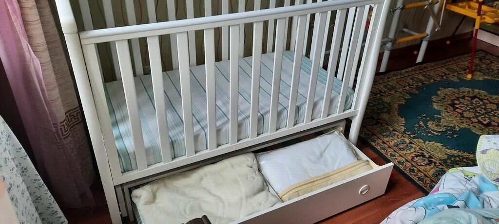 Кроватка детская деревянная