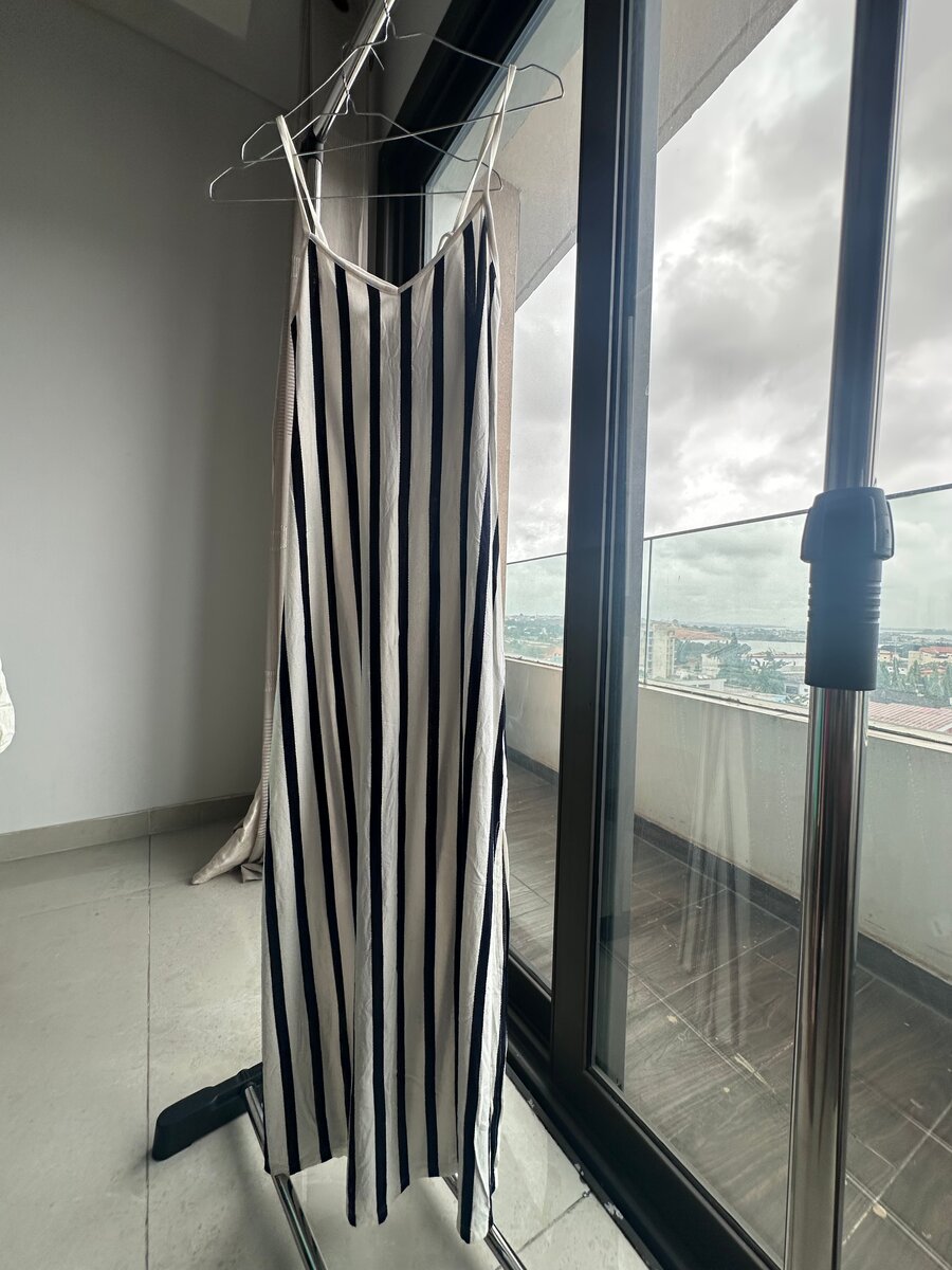 Robe longue à rayures Bershka