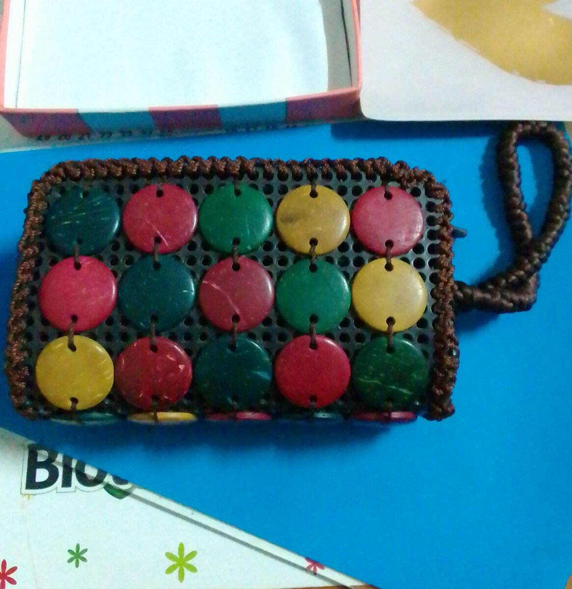 Pochette en bois colorée