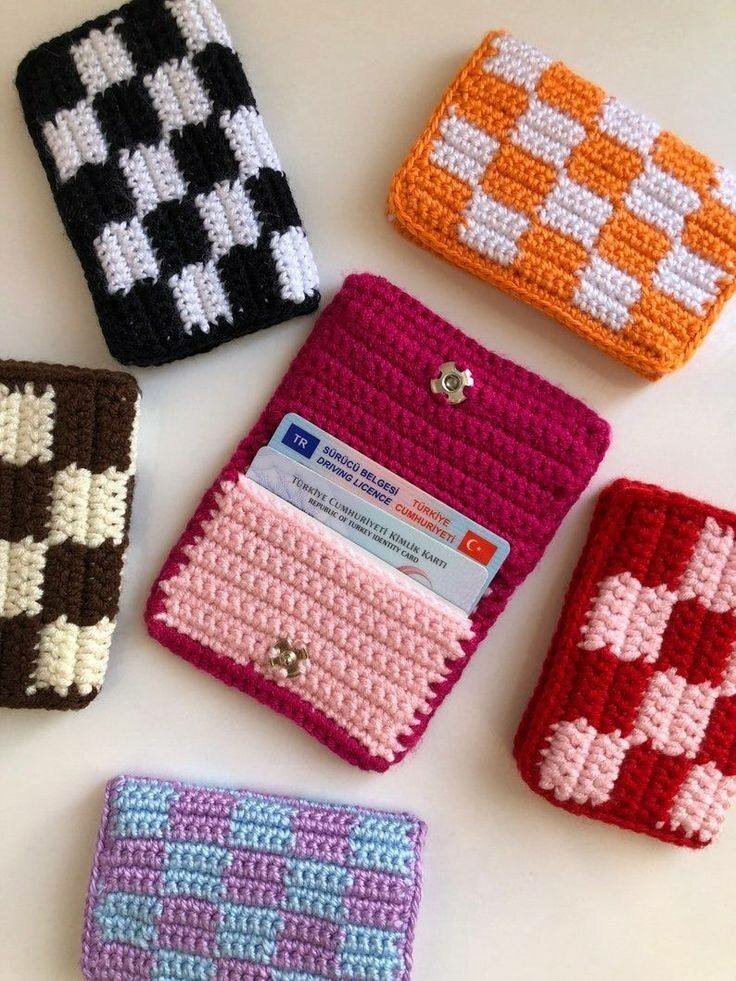 Porte-cartes crochetés colorés